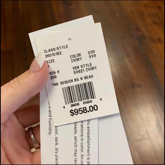 WEDDING DRESS - Picture 4 of 8